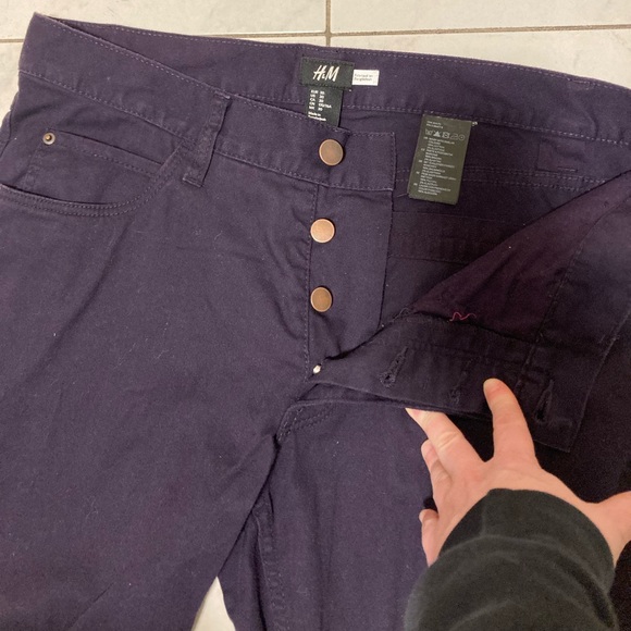 H&M Slim-Fit Button-Fly Cotton Pants. Size 30. Purple. - Picture 3 of 4